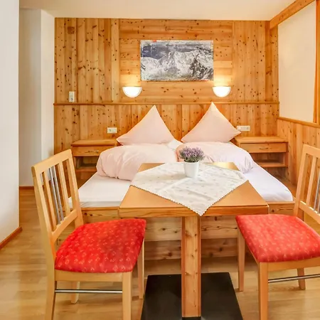 Comfortable In With Storage Apartment *