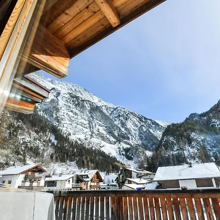 Comfortable In With Storage *