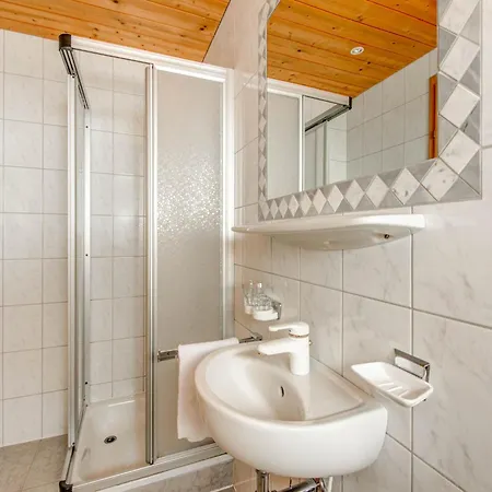 Comfortable In With Storage *