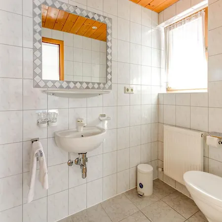Comfortable In With Storage *