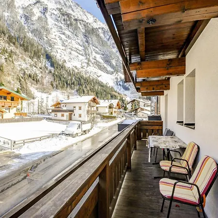 Comfortable In With Storage