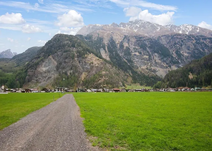 Comfortable In With Storage * لانغنفلد