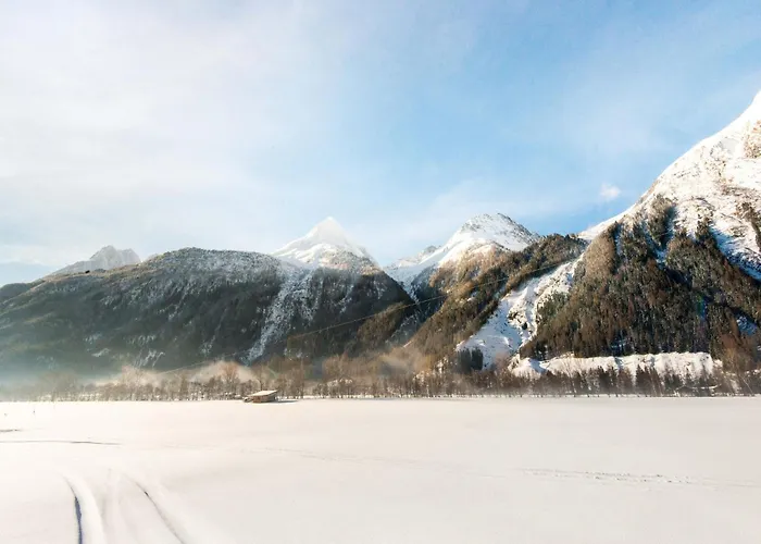 Comfortable In With Storage لانغنفلد