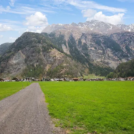 Comfortable In With Storage * Längenfeld